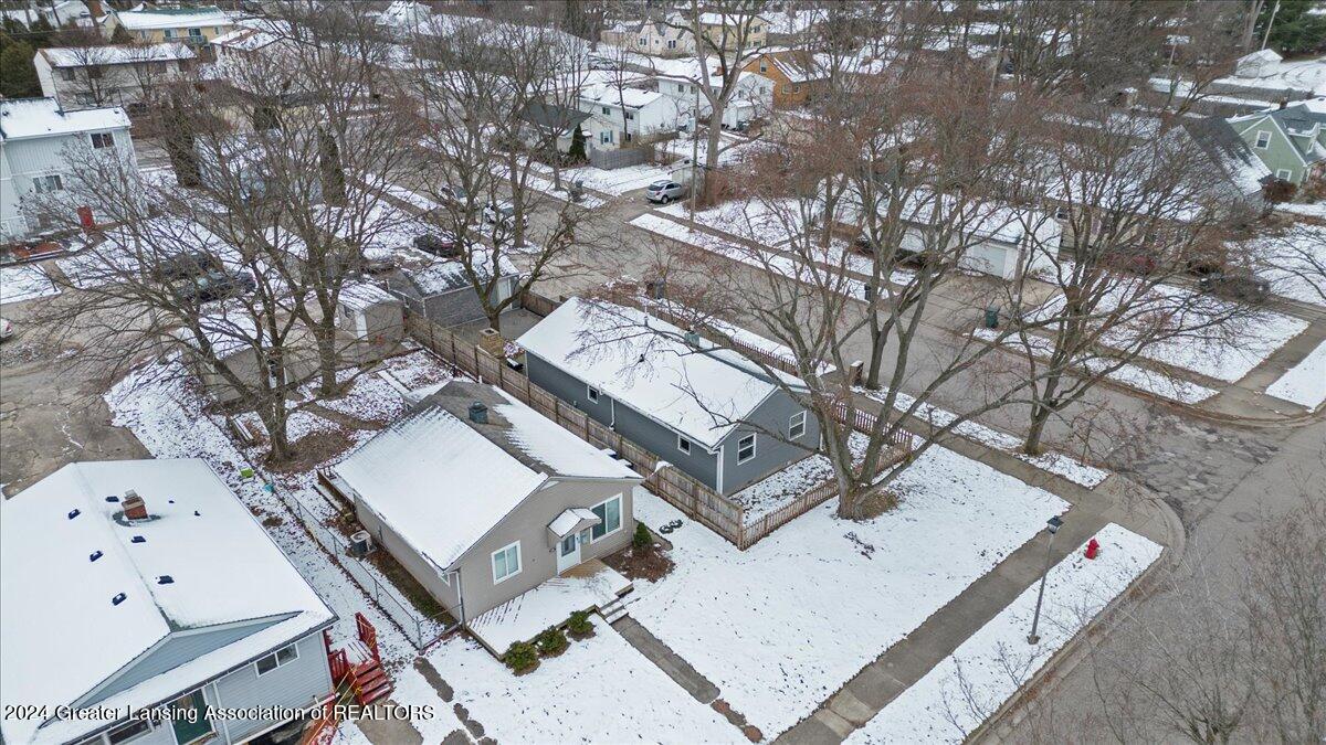 1403 Snyder Road East Lansing, MI 48823 - Photo 25 of 26 11-Media Jett - 09