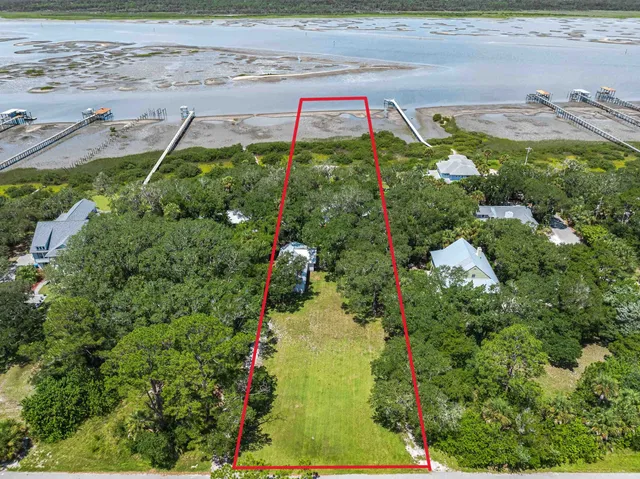 a view of a back yard of the house