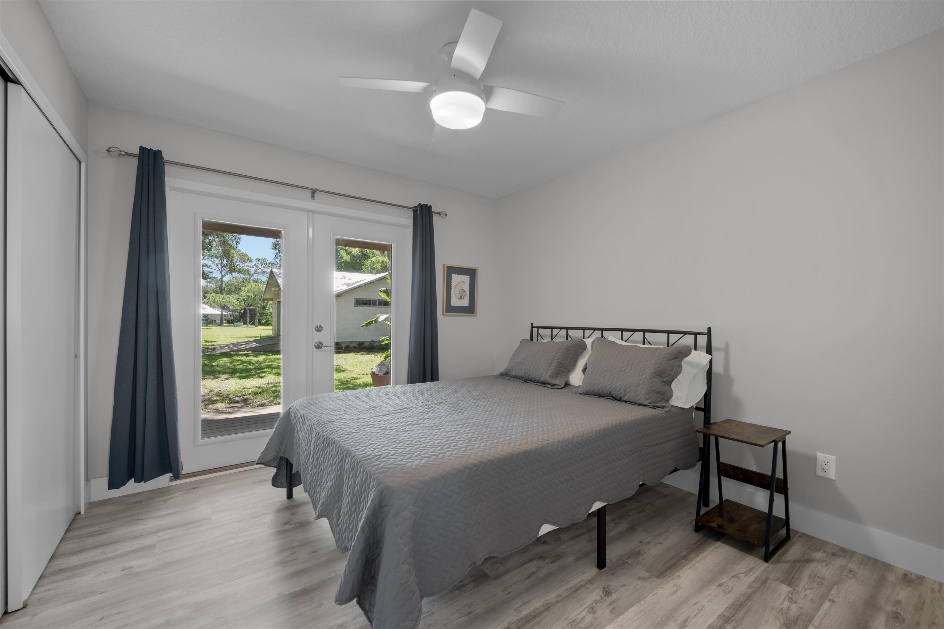 5425 Windantide Road St. Augustine, FL 32080 - Photo 22 of 33 a bedroom with a bed and a window