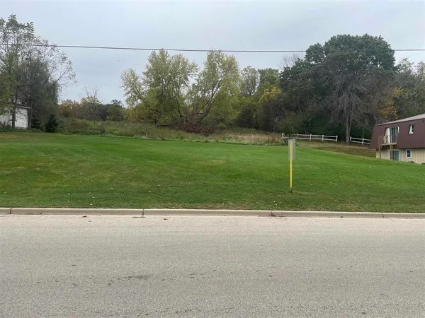 $17,500 | Lot 8 Moorland Drive, Markesan, WI 53946
