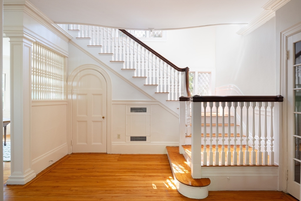 476 Heath Street Brookline, MA 02467 - Photo 6 of 24