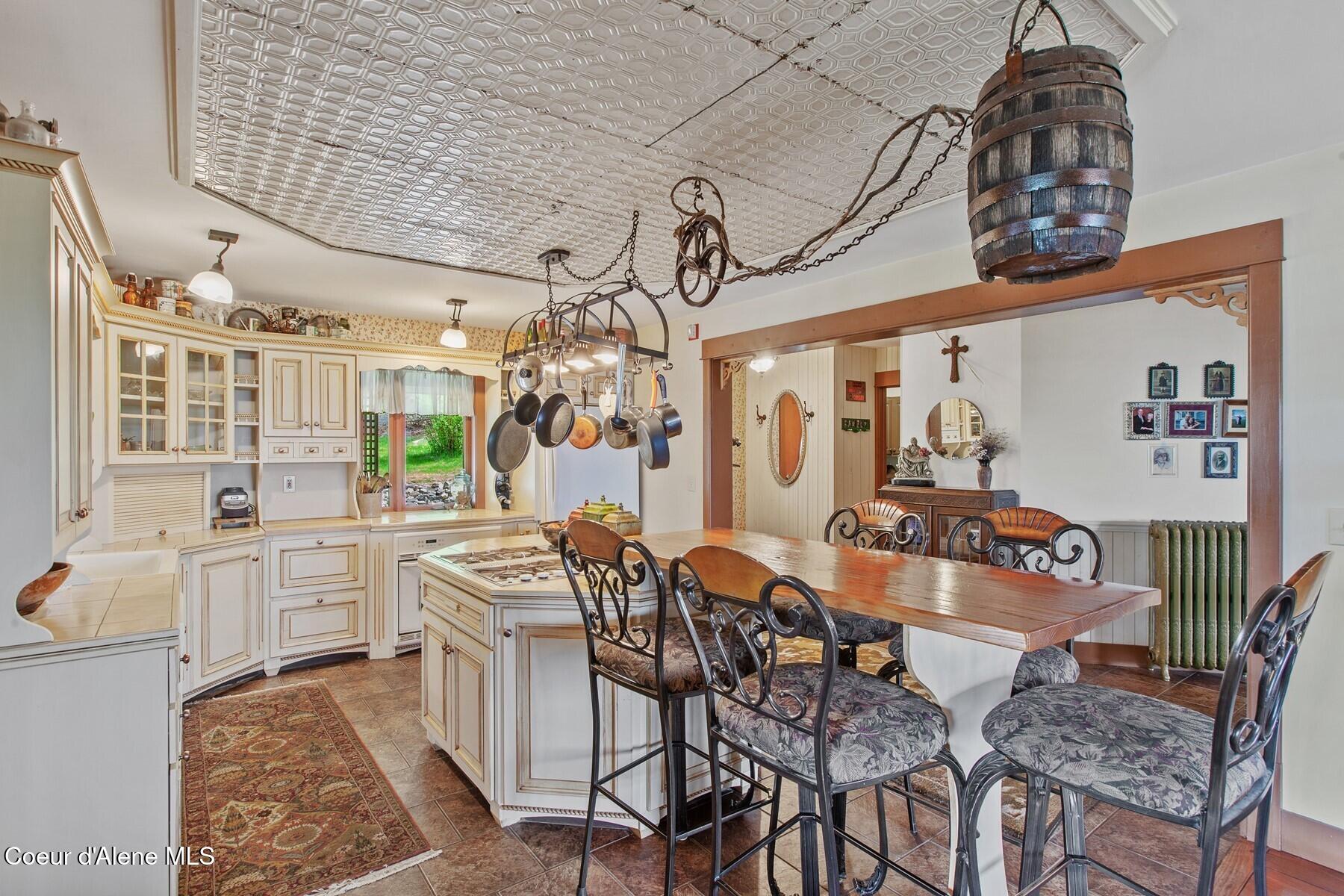 3467 East Sunset Drive Harrison, ID 83833 - Photo 19 of 54 Classic Country Kitchen