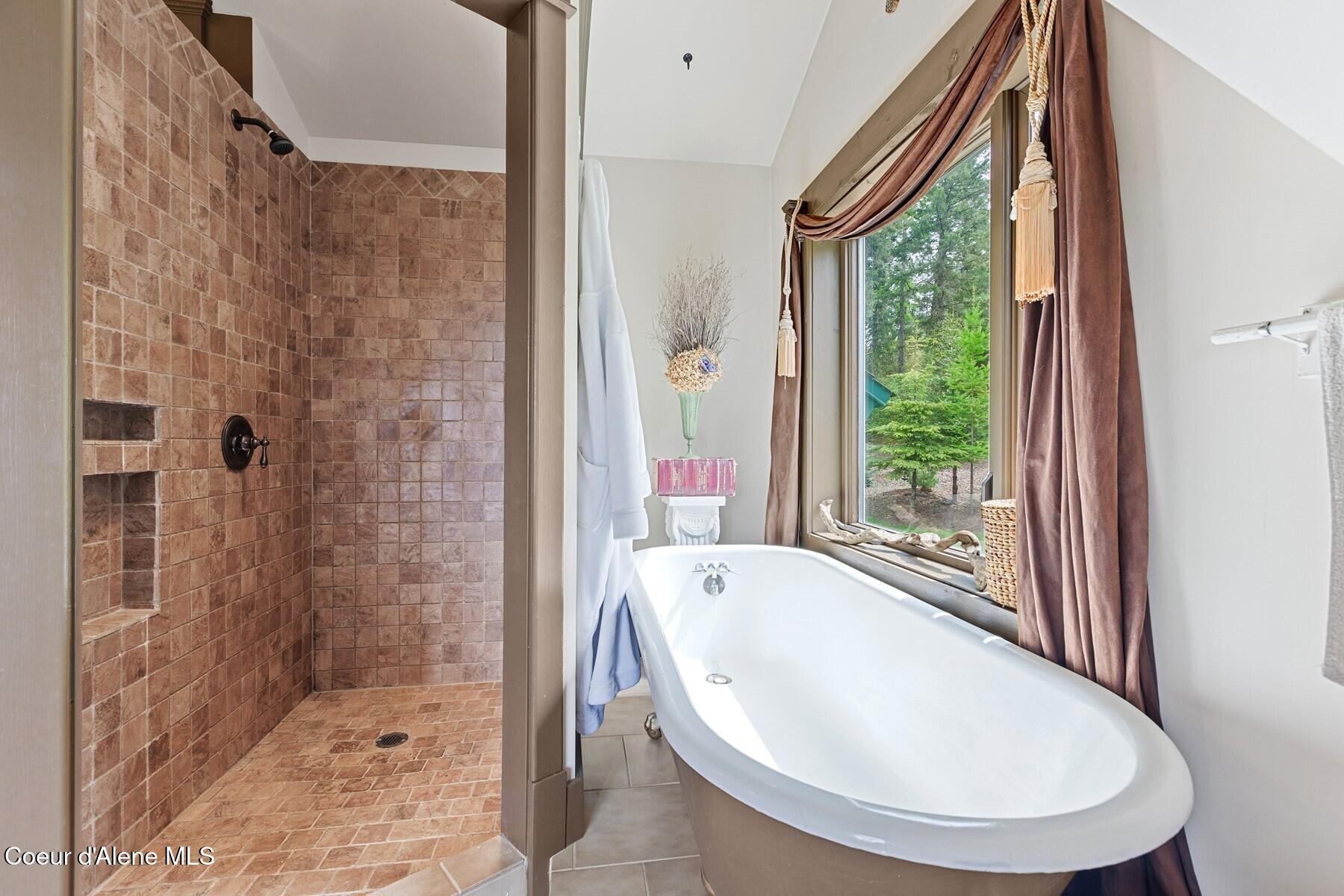 3467 East Sunset Drive Harrison, ID 83833 - Photo 26 of 54 Close up of En-Suite bathroom