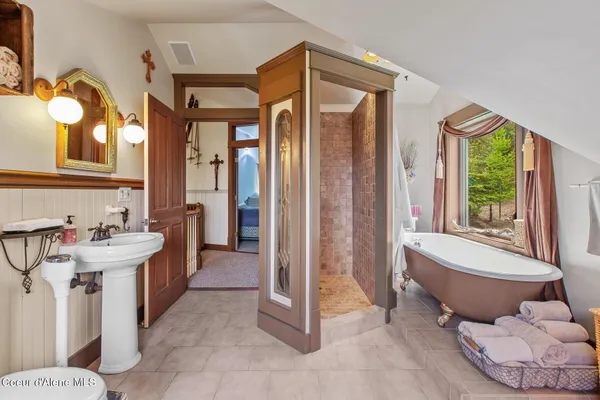 $949,000 | 3467 East Sunset Drive, Harrison, ID 83833