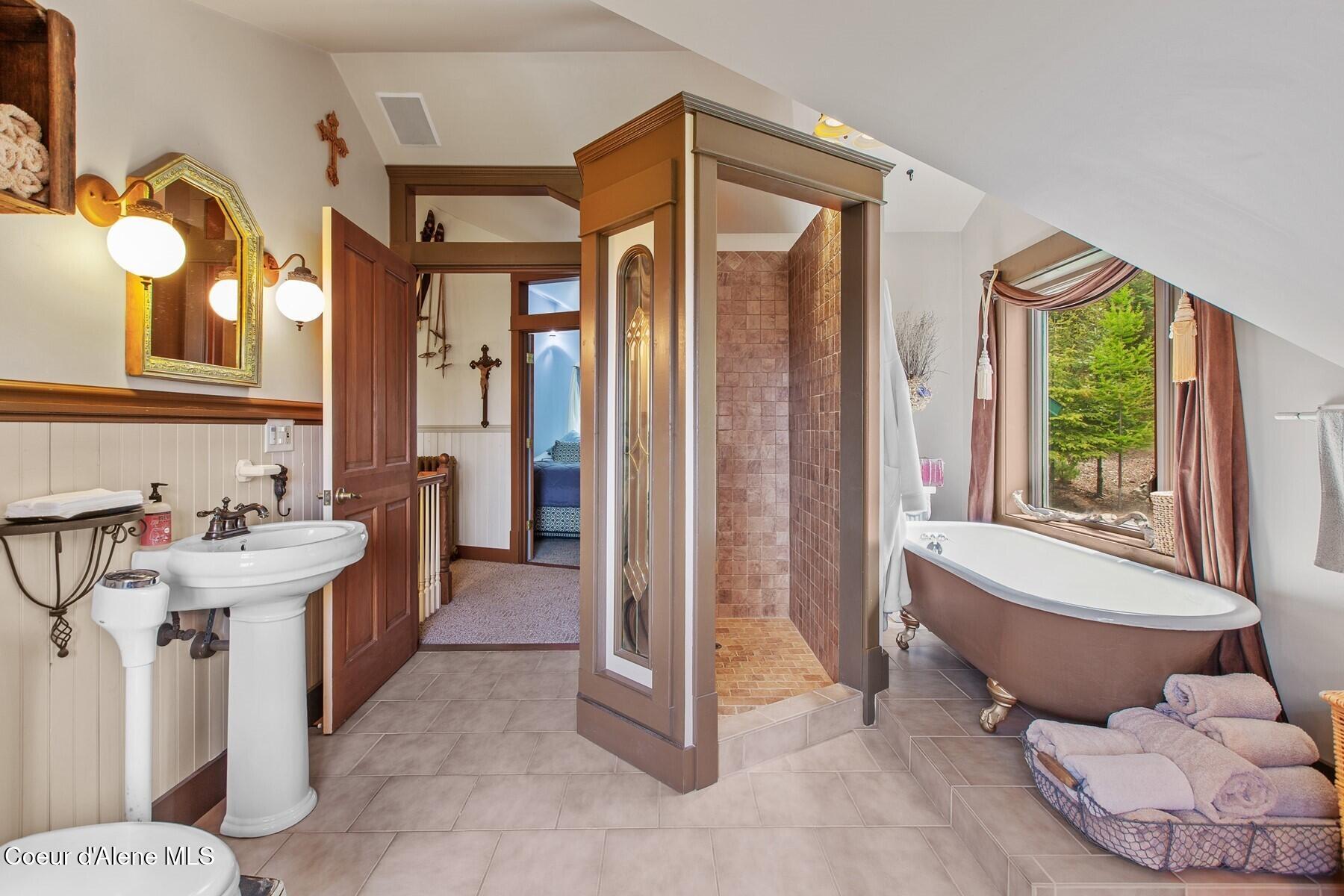 3467 East Sunset Drive Harrison, ID 83833 - Photo 7 of 54 Second Floor En-Suite Bathroom