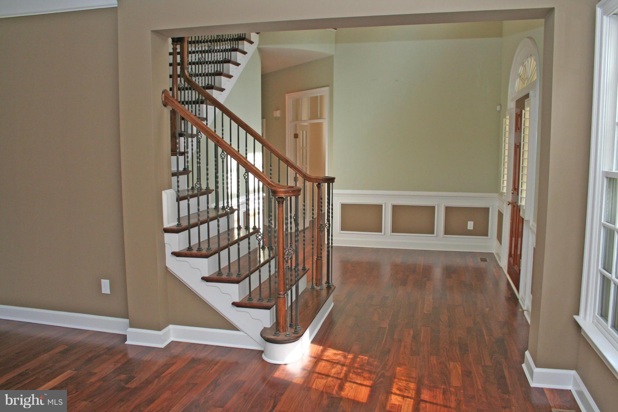 17518 Ashton Forest Terrace Sandy Spring, MD 20860 - Photo 3 of 30 Living Room
