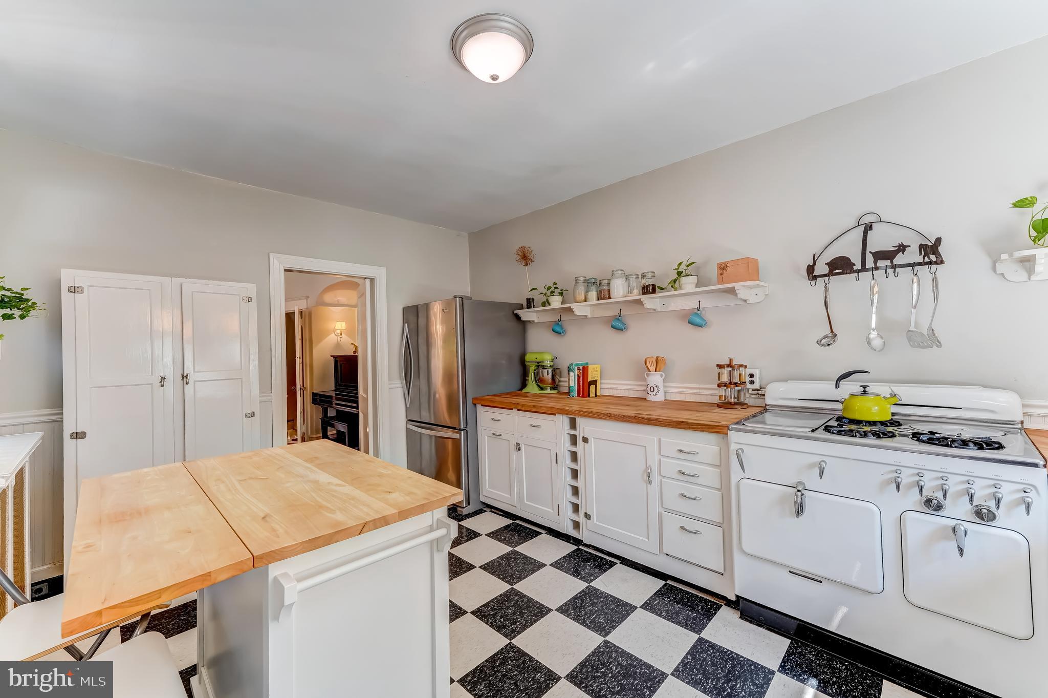 32 Roumfort Road Philadelphia, PA 19119 - Photo 12 of 39