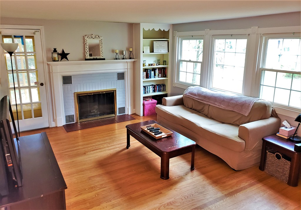 2402 Wilbraham Road Springfield, MA 01129 - Photo 4 of 9