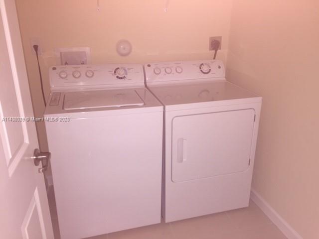 The Hammocks Miami, FL 33196 - Photo 34 of 34 a utility room with dryer and washer