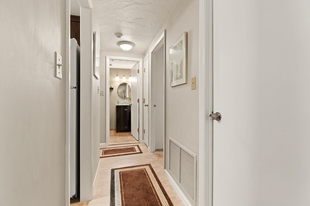 39 Christopher Drive, Unit B Stoughton, MA 02072 - Photo 11 of 28