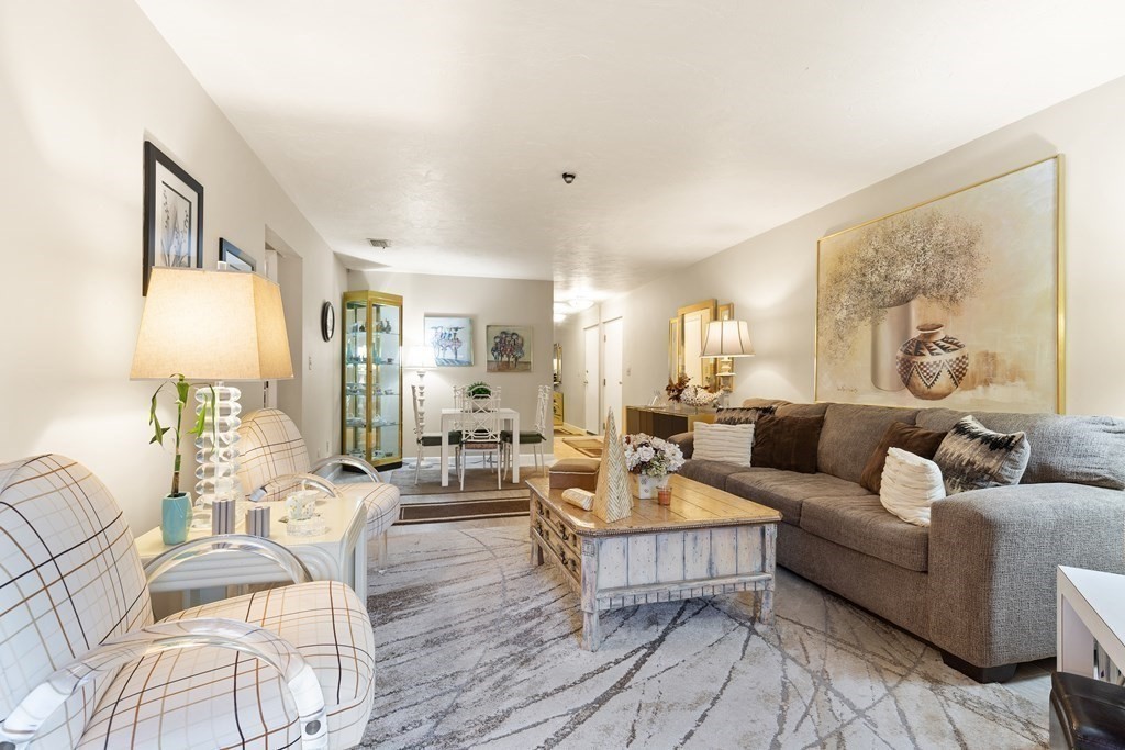 39 Christopher Drive, Unit B Stoughton, MA 02072 - Photo 4 of 28