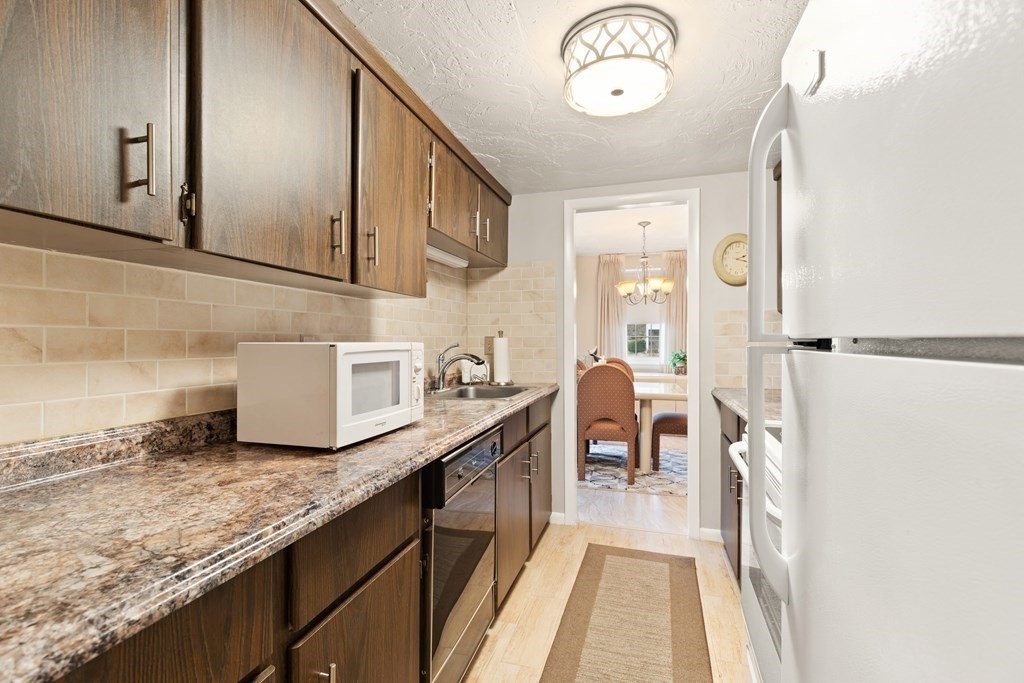 39 Christopher Drive, Unit B Stoughton, MA 02072 - Photo 10 of 28