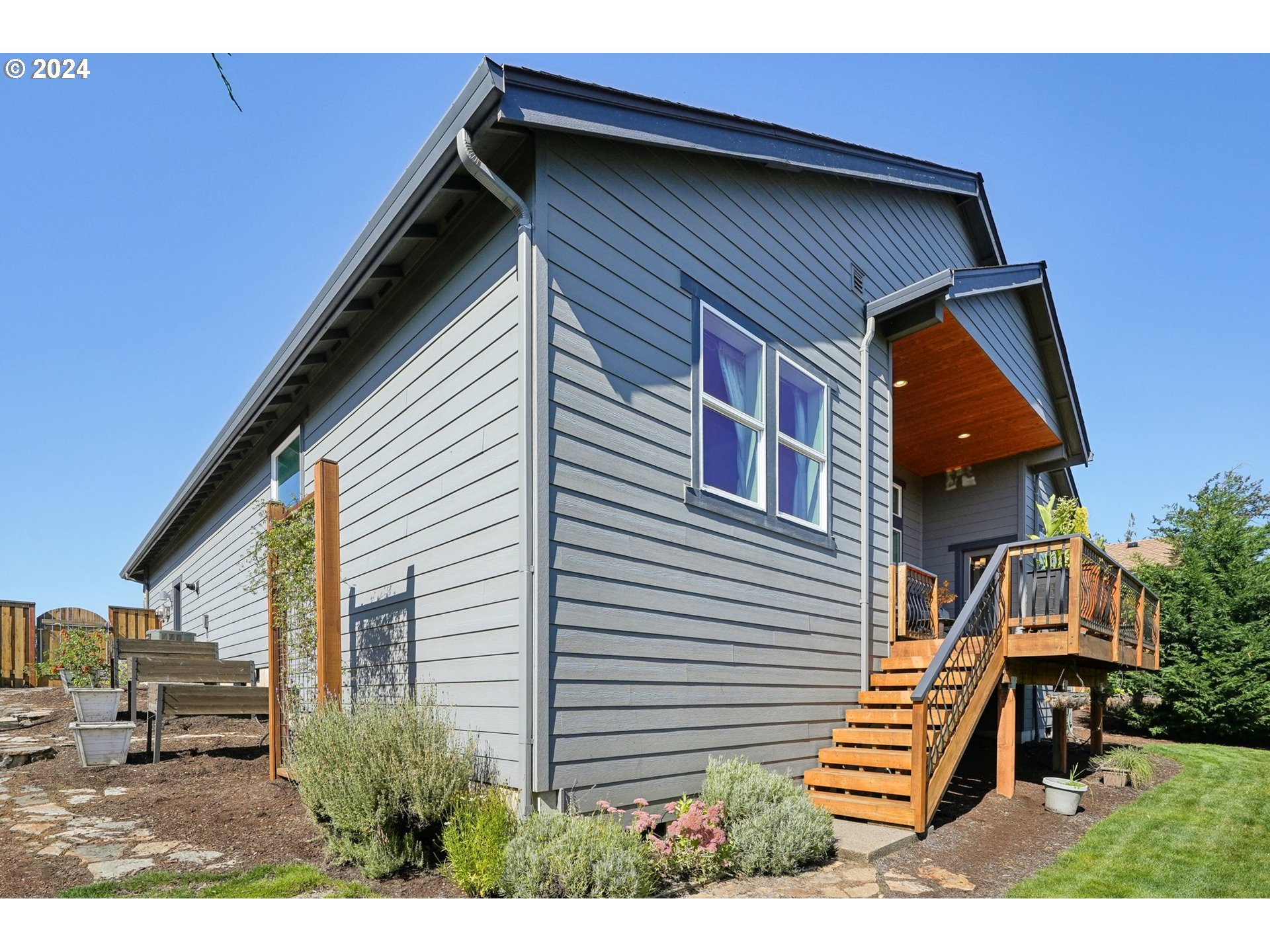 1701 South Nighthawk Road Ridgefield, WA 98642 - Photo 37 of 45 a front view of a house with balcony