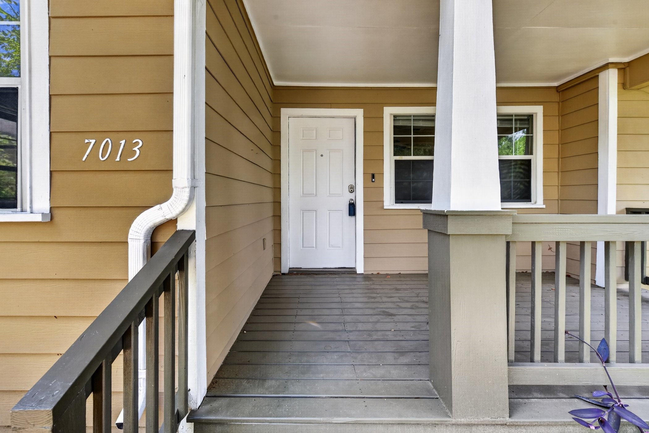 7013 St Augustine Street Houston, TX 77021 - Photo 9 of 35 a view of balcony