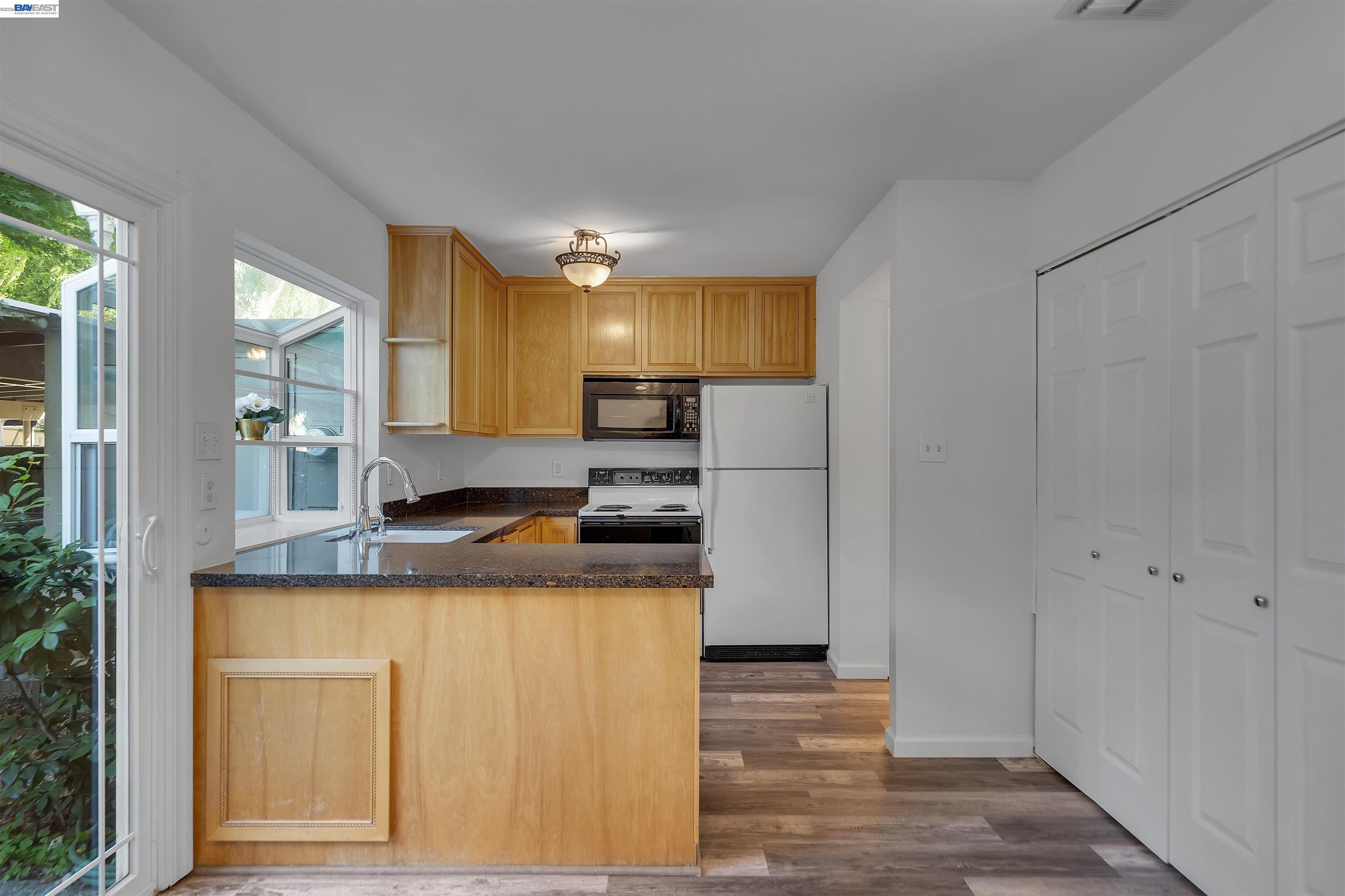 8848 La Riviera Drive, Unit B Sacramento, CA 95826 - Photo 5 of 27