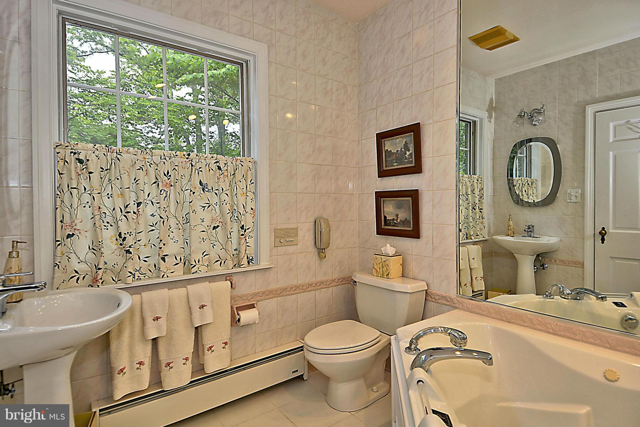 77 South Winchester Road Annapolis, MD 21409 - Photo 8 of 29 Bath
