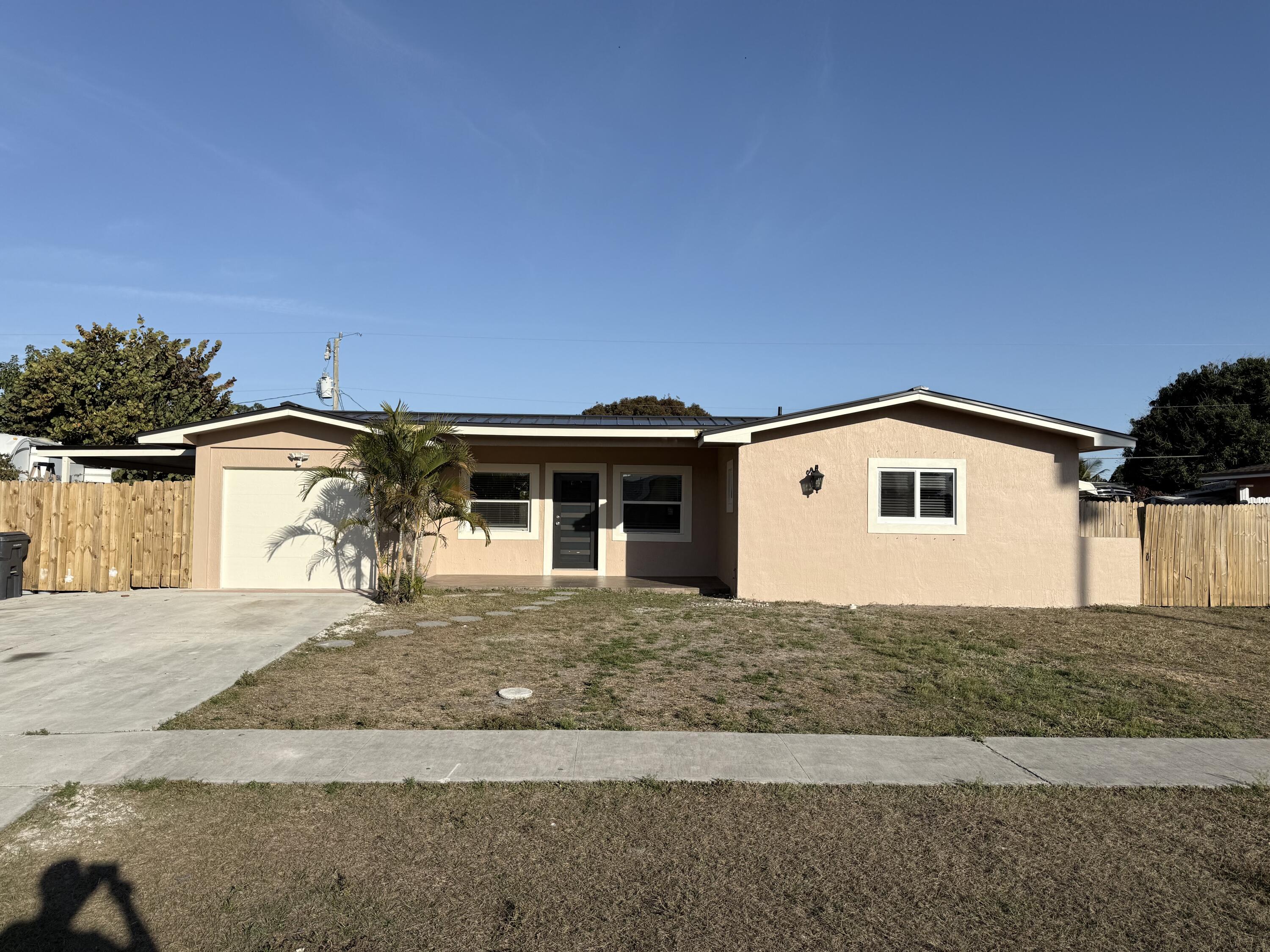 2550 Lakehaven Road West Palm Beach, FL 33415 - Photo 3 of 21 IMG_8171