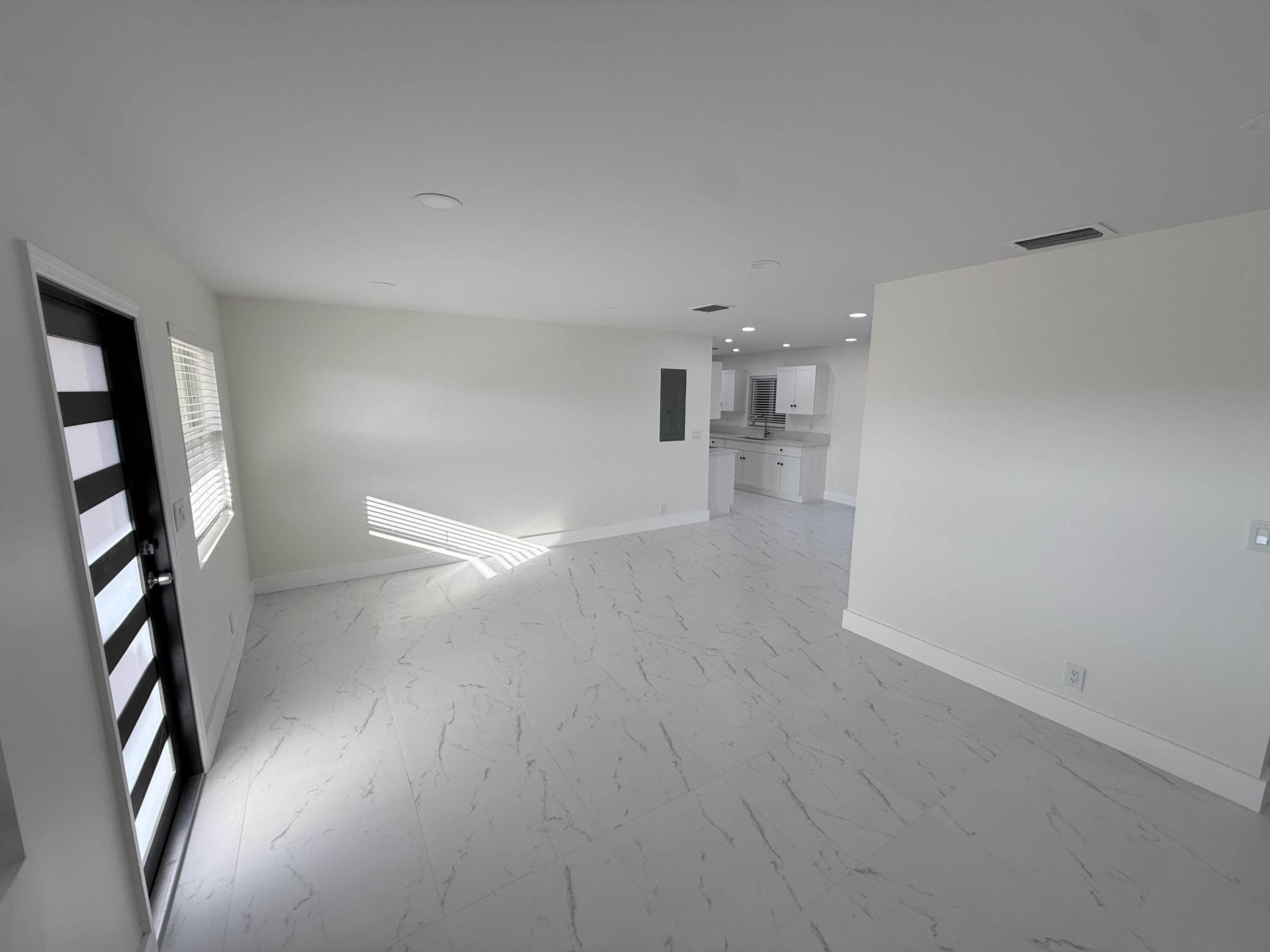 2550 Lakehaven Road West Palm Beach, FL 33415 - Photo 4 of 21 IMG_8140