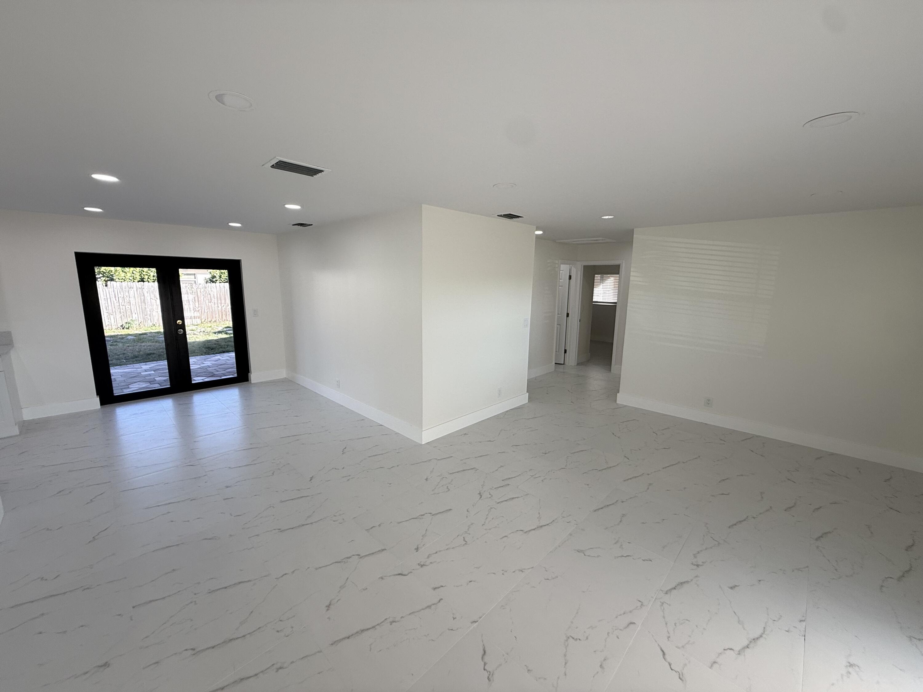 2550 Lakehaven Road West Palm Beach, FL 33415 - Photo 5 of 21 IMG_8139