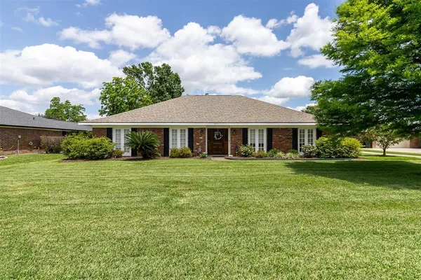 $349,900 | 4517 West Quail Hollow Drive, Lake Charles, LA 70605