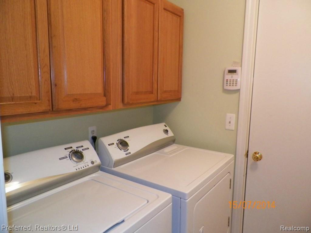 461 Cherry Grove Road, Unit 70 Canton, MI 48188 - Photo 4 of 20 1ST Floor Laundry!