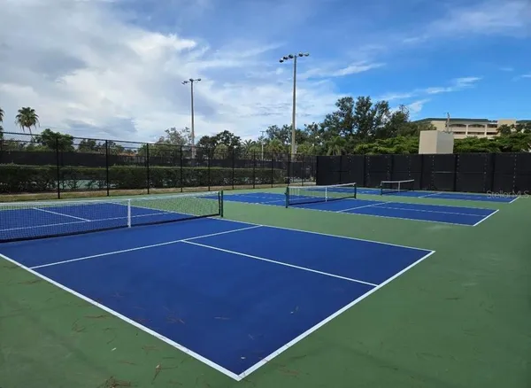 a tennis court that has tennis net