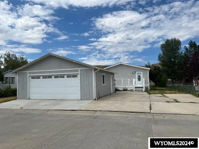 $185,000 | 407 Susie Avenue, Diamondville, WY 83116