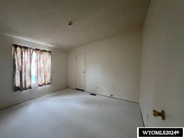 $185,000 | 407 Susie Avenue, Diamondville, WY 83116