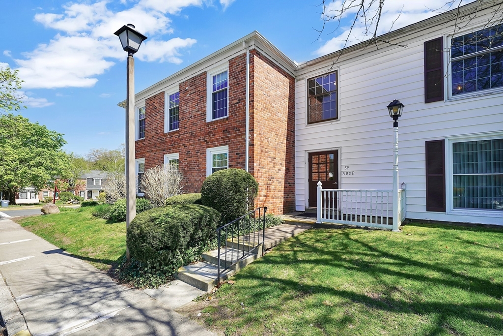 39 Yorktown Drive, Unit D Springfield, MA 01108 - Photo 1 of 29