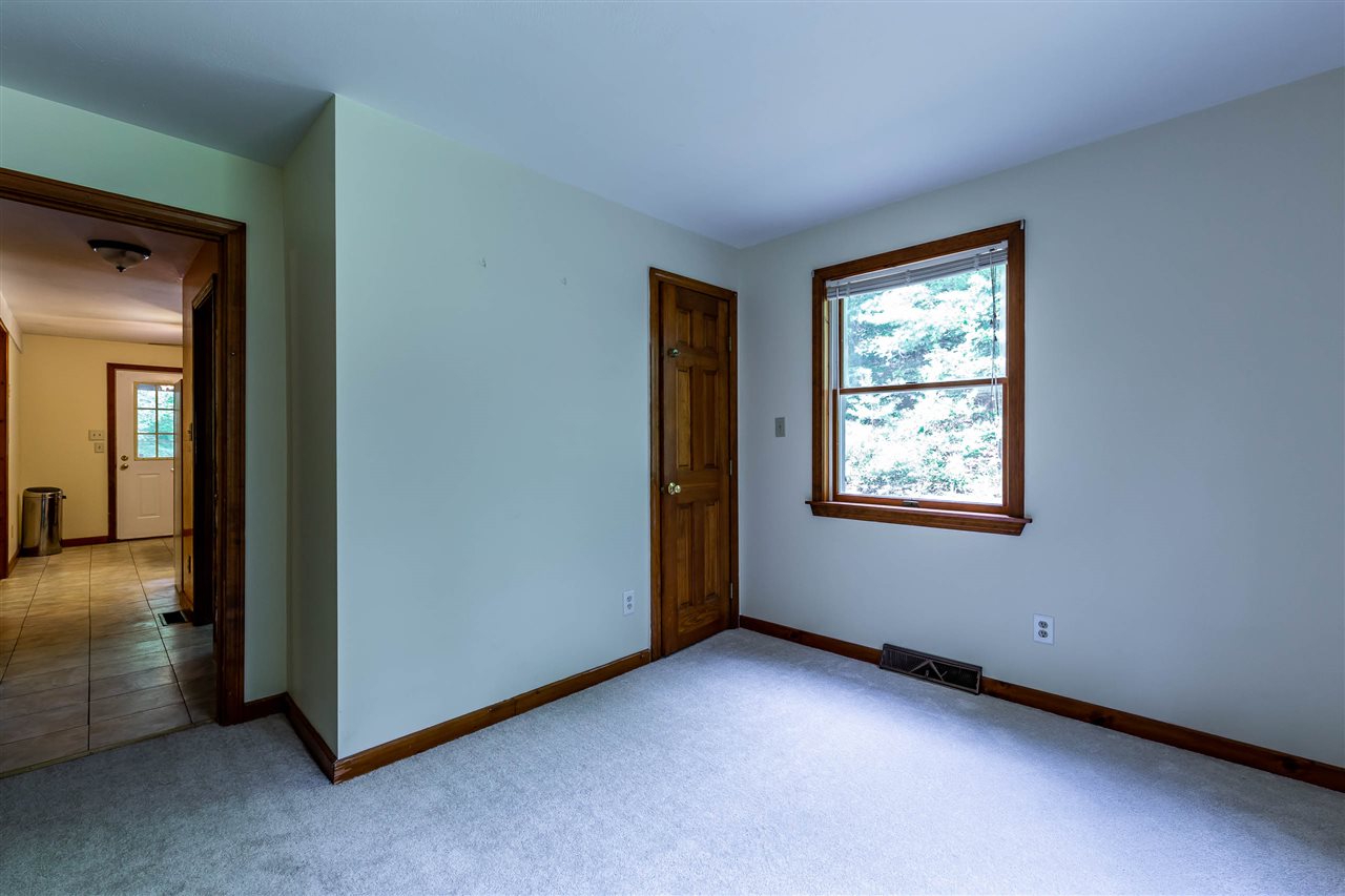10 Bunker Hill Road New Boston, NH 03070 - Photo 15 of 34