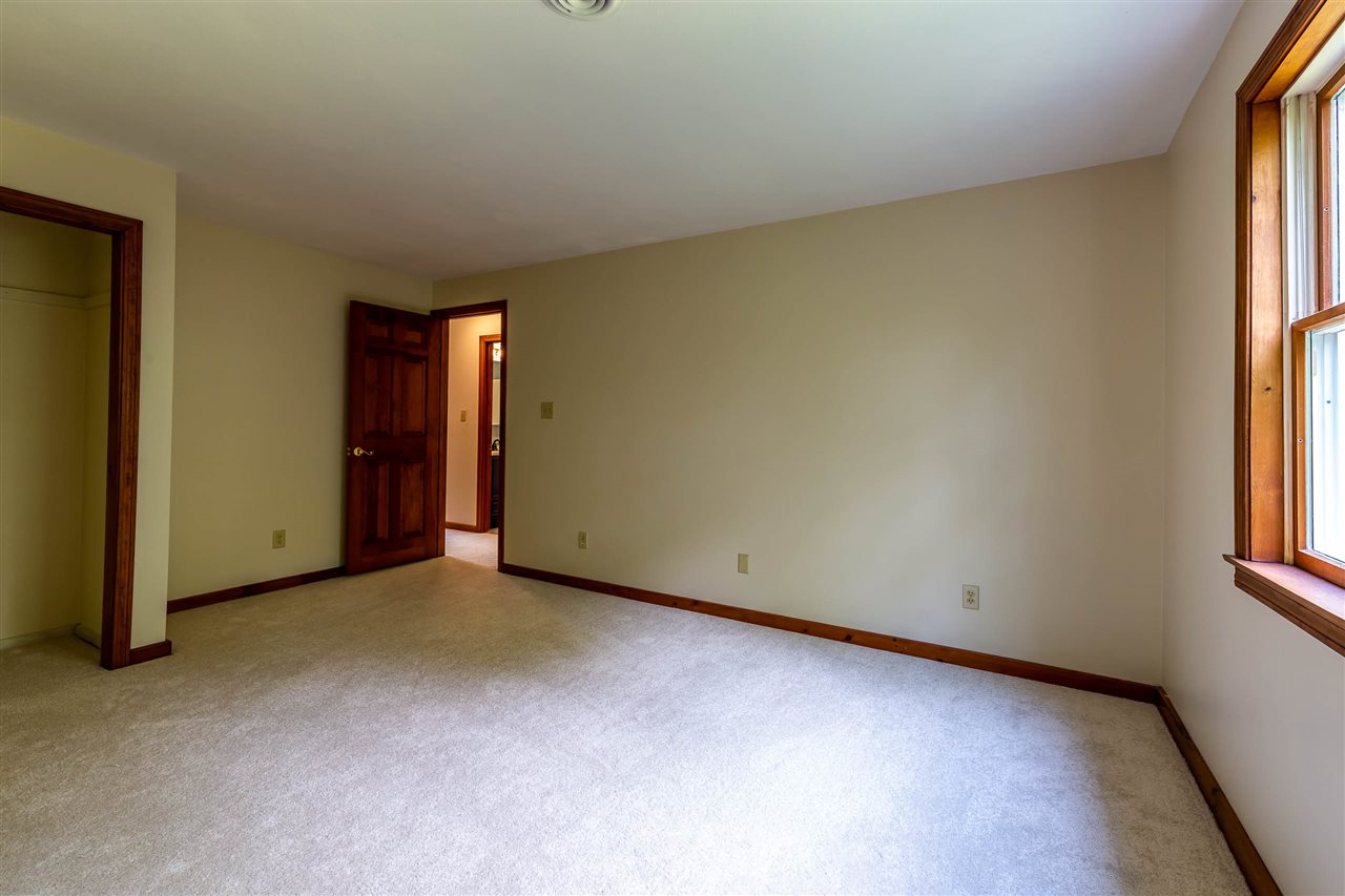 10 Bunker Hill Road New Boston, NH 03070 - Photo 23 of 34