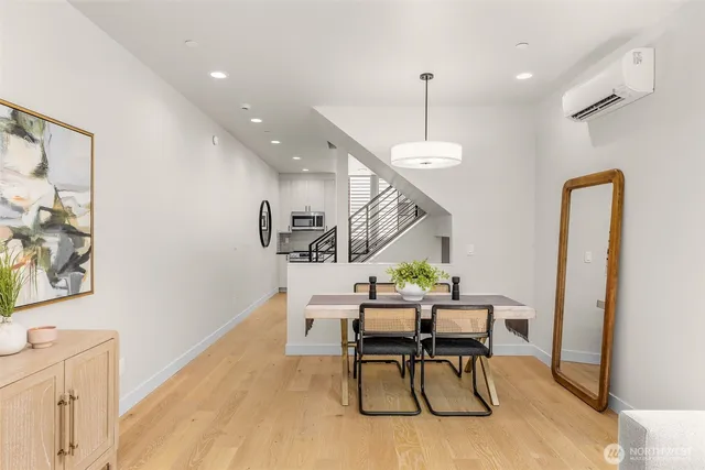 $1,095,000 | 1108 C 34th Avenue, Seattle, WA 98122