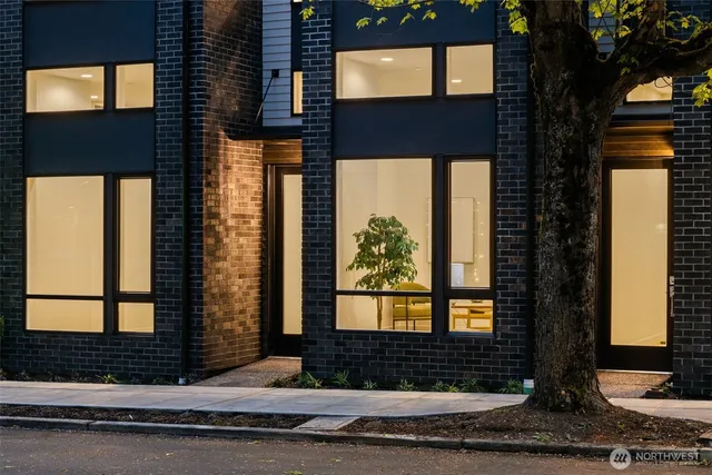 $1,095,000 | 1108 C 34th Avenue, Seattle, WA 98122