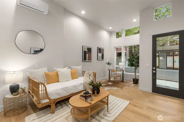 $1,095,000 | 1108 C 34th Avenue, Seattle, WA 98122