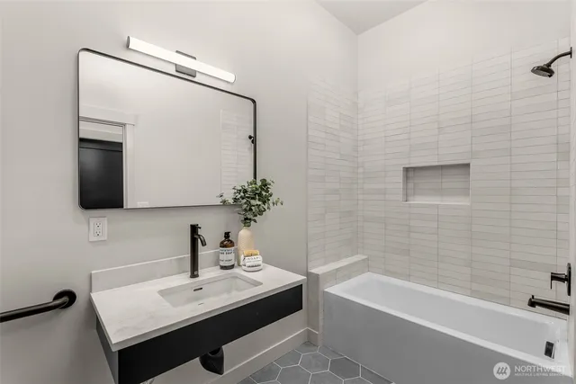 $1,095,000 | 1108 C 34th Avenue, Seattle, WA 98122