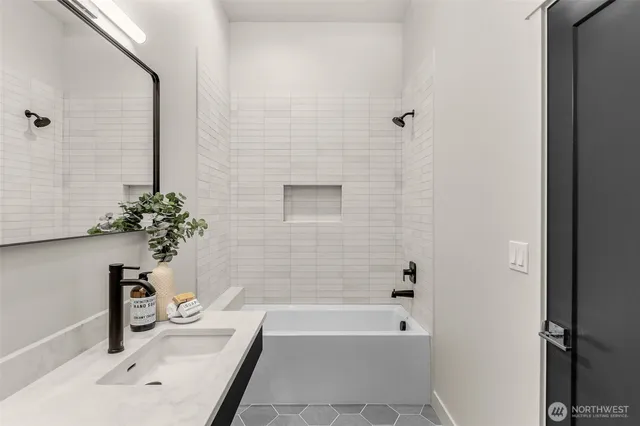 $1,095,000 | 1108 C 34th Avenue, Seattle, WA 98122