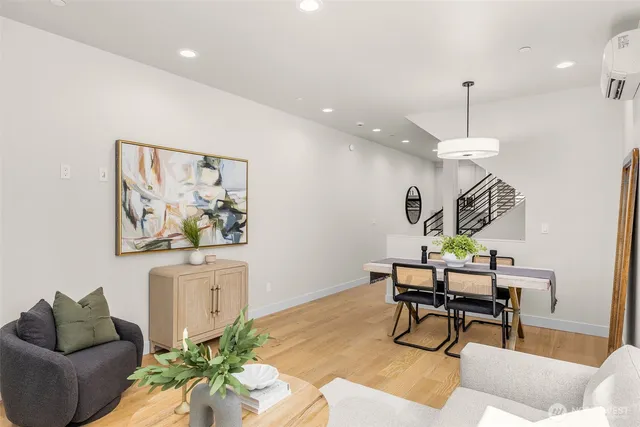 $1,095,000 | 1108 C 34th Avenue, Seattle, WA 98122