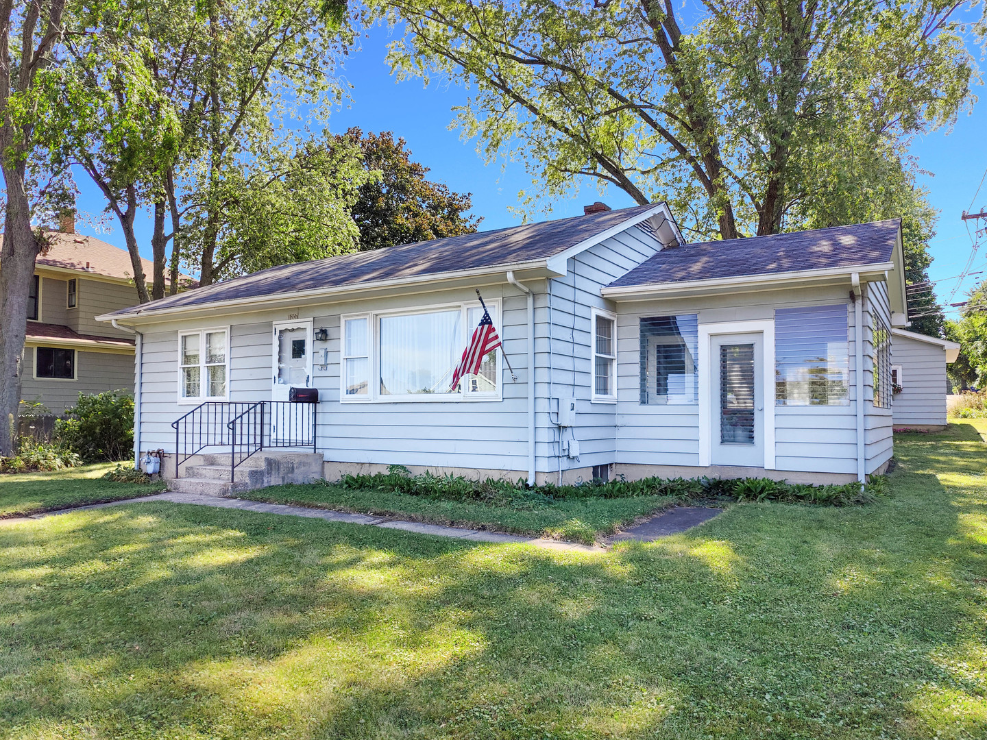 1207 West Main Street St. Charles, IL 60174 - Photo 1 of 19