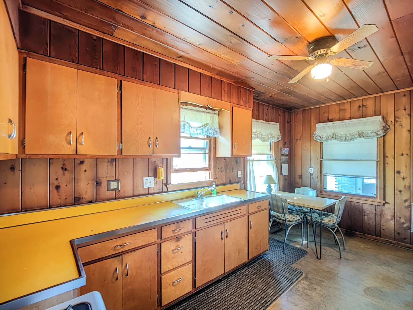 1207 West Main Street St. Charles, IL 60174 - Photo 6 of 19