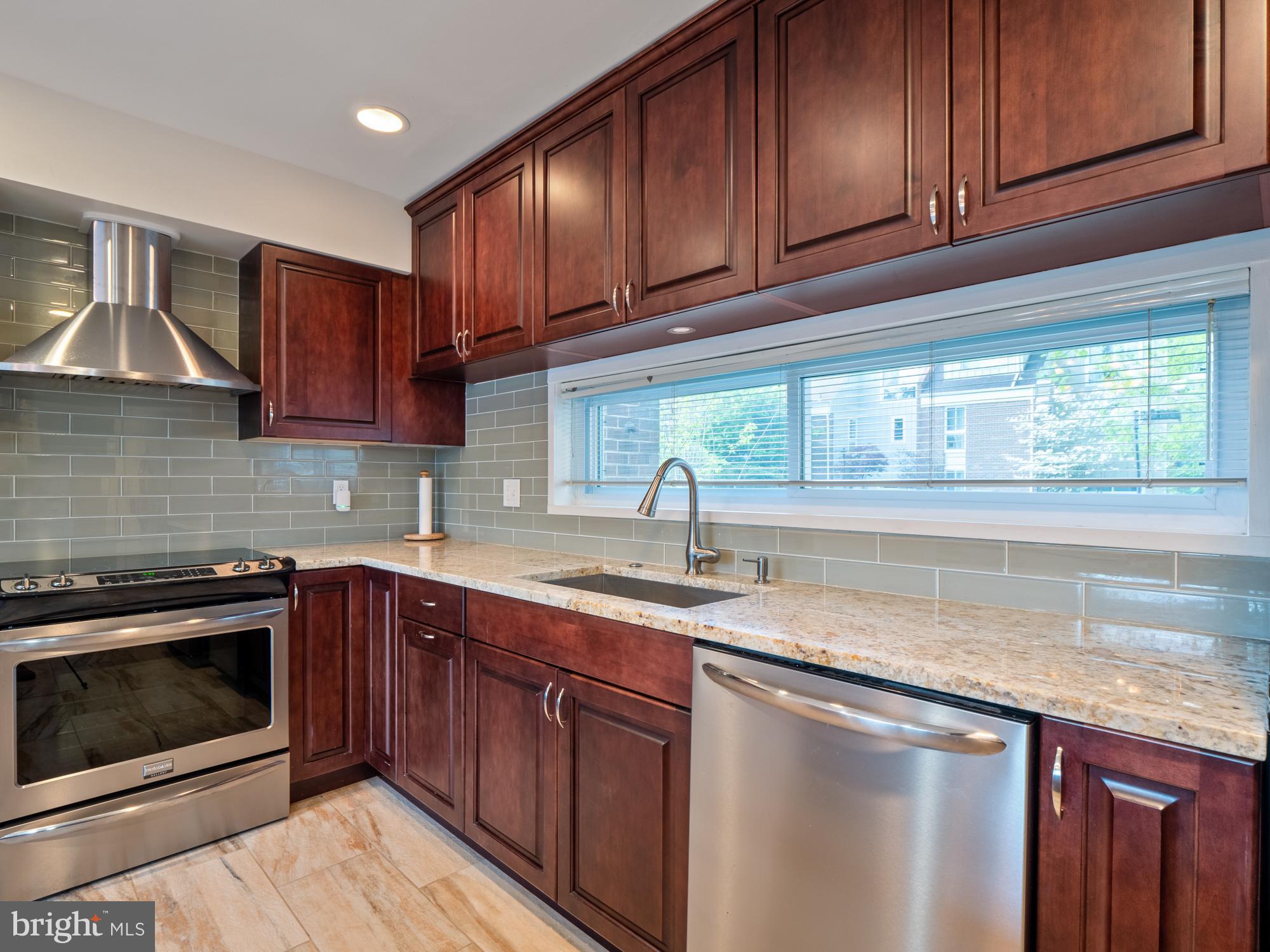 11382 Links Drive Reston, VA 20190 - Photo 6 of 35