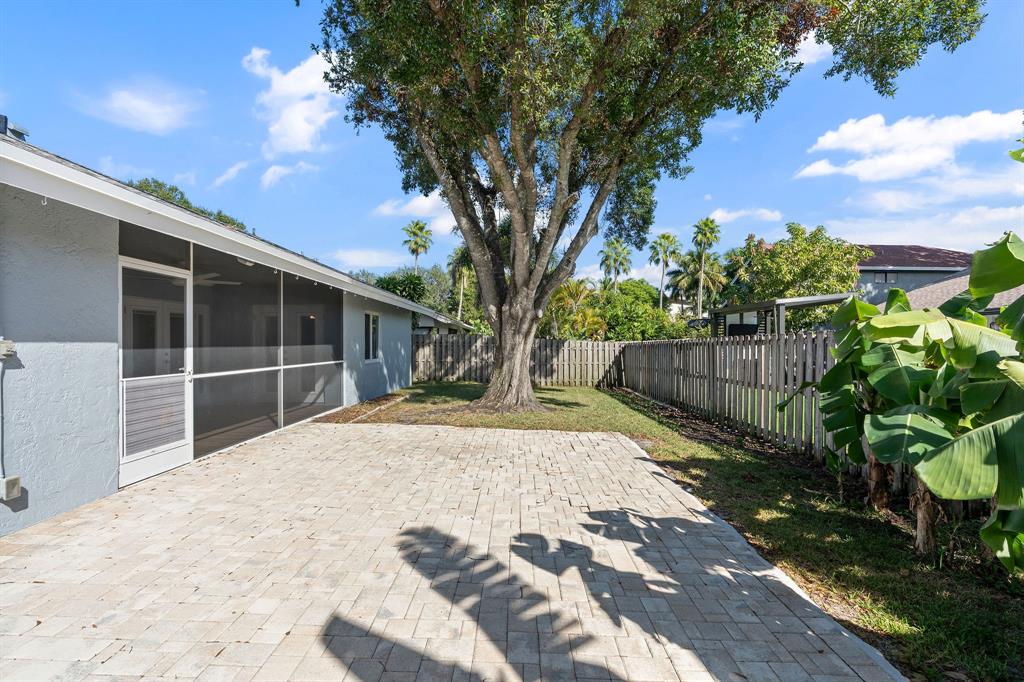 3240 Northwest 106th Avenue Sunrise, FL 33351 - Photo 20 of 21 a view of backyard with green space