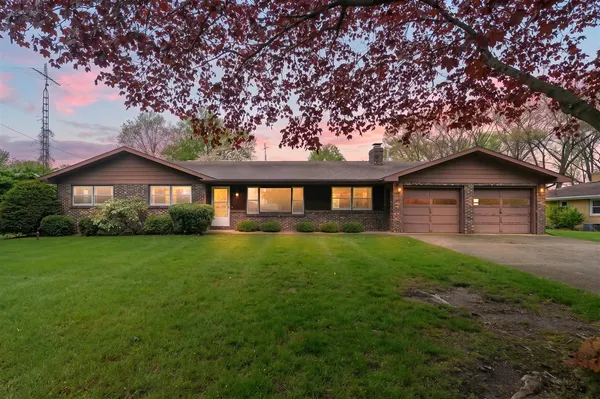 $329,000 | 2286 Shiawasee Lane, Stevensville, MI 49127