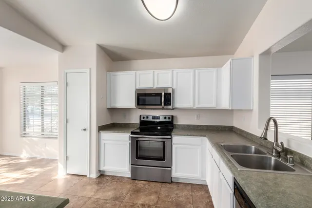 $2,250 | 6606 West Prickly Pear Trail, Phoenix, AZ 85083