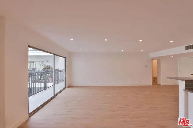 $4,450 | 136 South Palm Drive, Unit 203, Beverly Hills, CA 90212