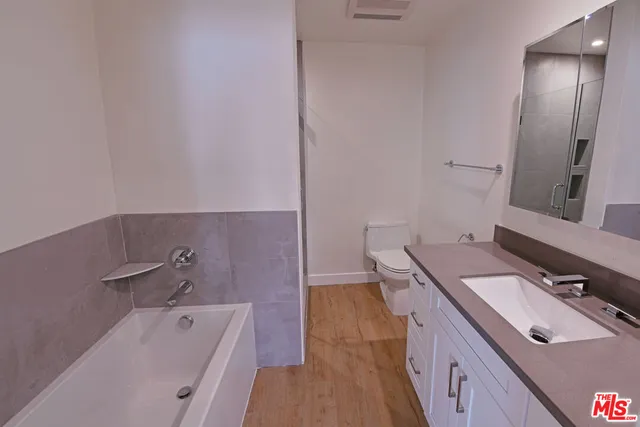 $4,450 | 136 South Palm Drive, Unit 203, Beverly Hills, CA 90212