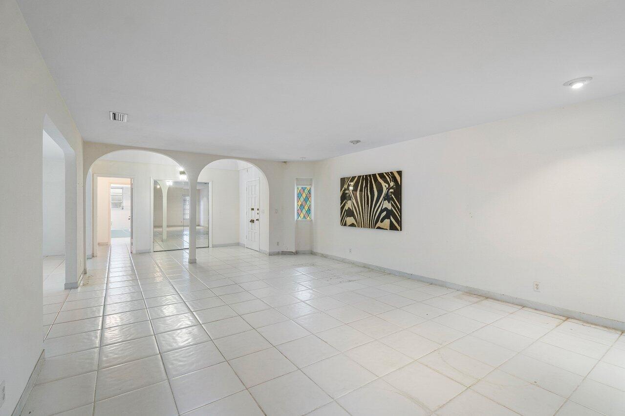 1060 Spanish River Road Boca Raton, FL 33432 - Photo 15 of 37 008-1060SpanishRiverRoad-BocaRaton-FL-33