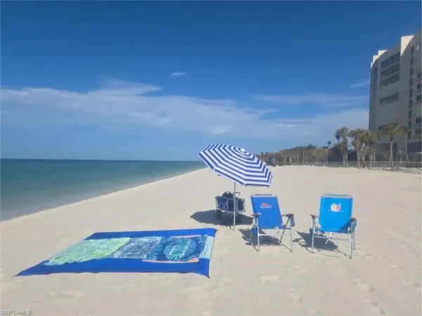 a view of entryway and hall