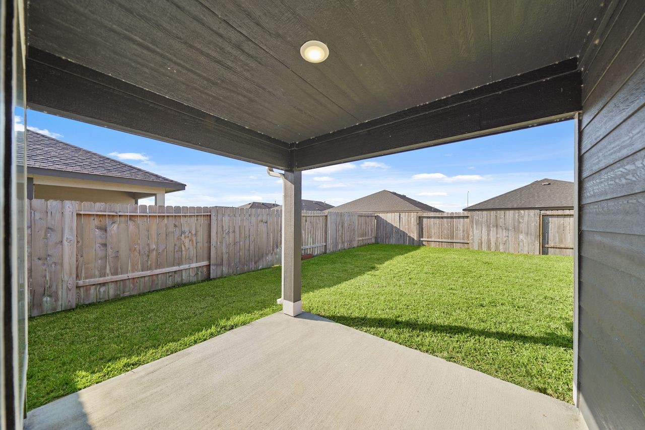 7502 Fierce Friesian Lane Rosharon, TX 77583 - Photo 17 of 21 a view of a backyard with a garden