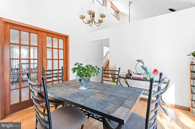 a view of a livingroom with furniture and windows