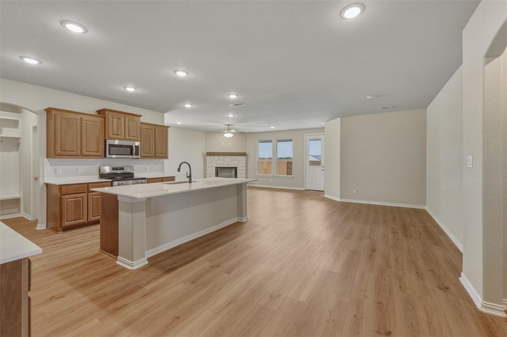 1209 Colca Drive Springtown, TX 76082 - Photo 7 of 24 Kitchen